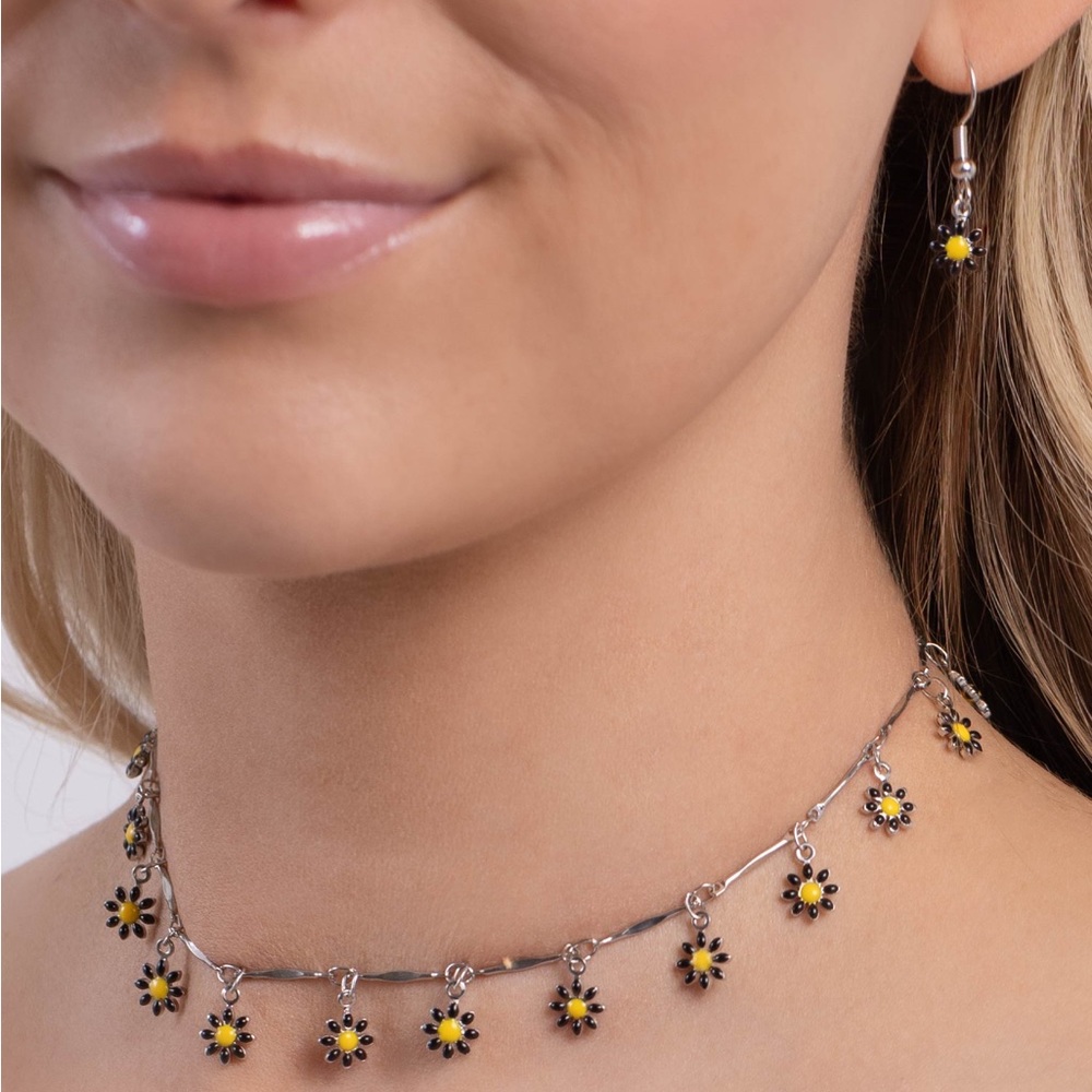 NEW Boutique Yellow Sunflower Cottagecore Seed Bead Choker Necklace & Earrings